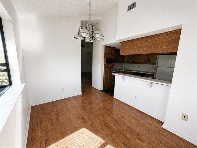 Photo - 2508 W 12th St Unidad 304