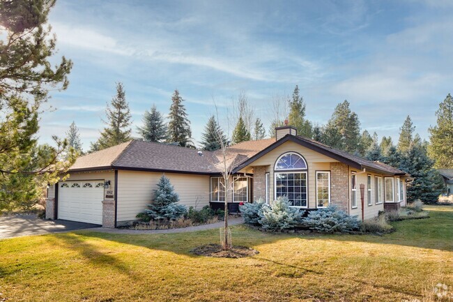 Building Photo - Sage Meadow Sisters Oregon Rental