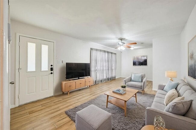 Photo - 1905 S Cooper St