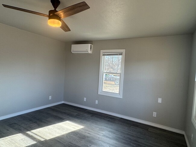 Photo - 304 S 2nd St