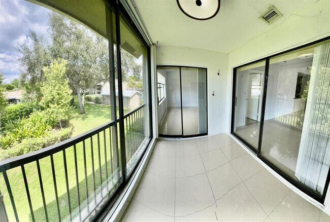 Photo - 9657 Riverside Dr Unit 5H