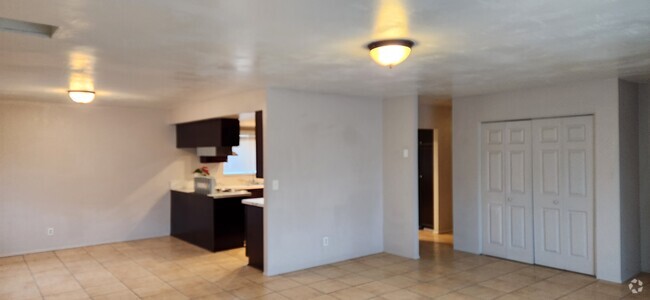 dinnin room - 2619 Bancroft Dr Rental
