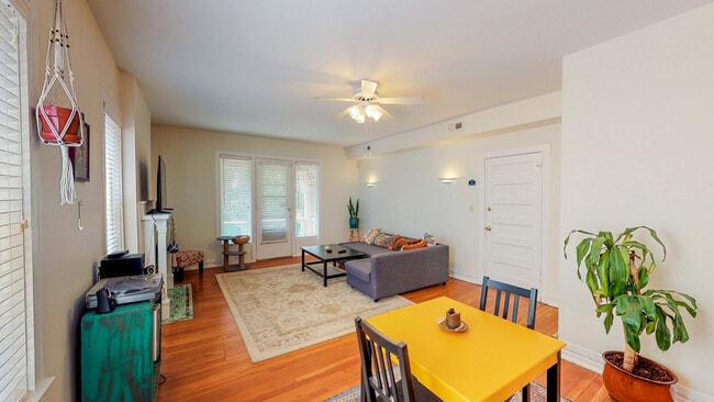 Photo - 3513 Wyandotte St Unit 1