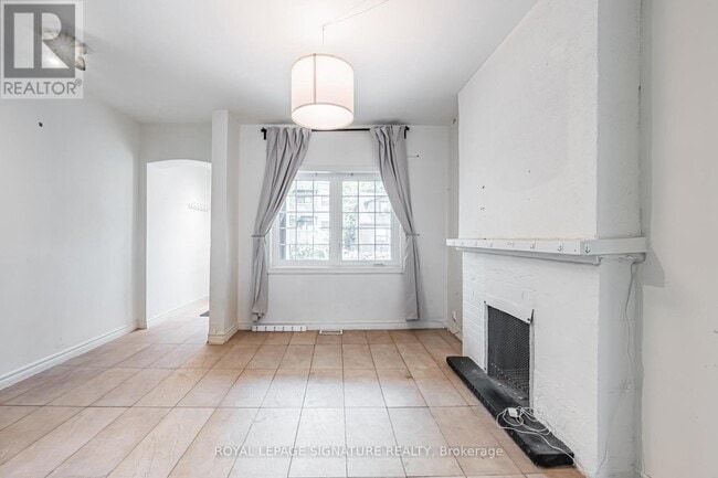 Photo - 573 Coxwell Ave