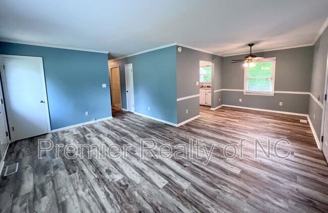 Photo - 420 Tot St