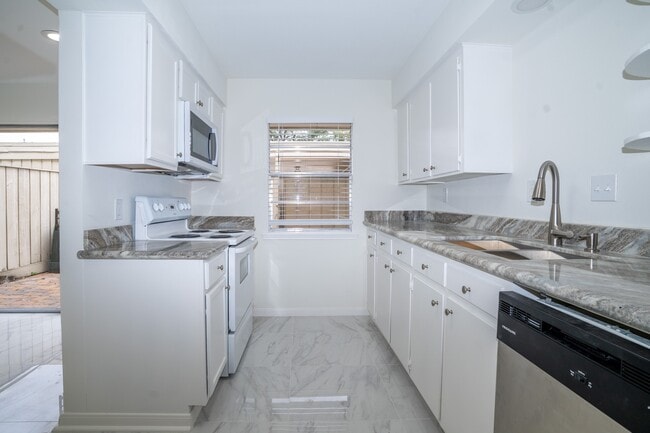 Photo - 6404 Olympia Dr Unit 134