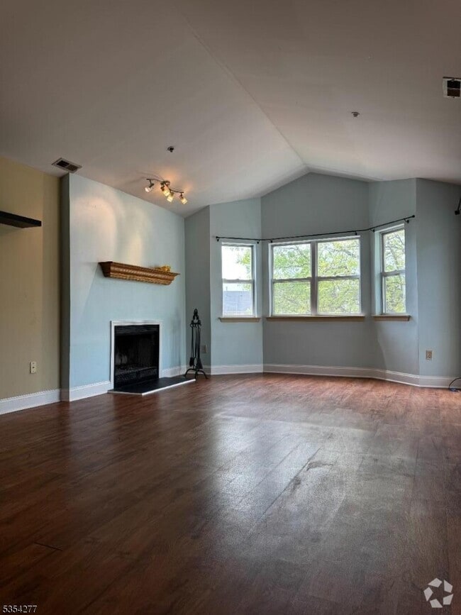 Building Photo - 388 Keswick Dr Rental