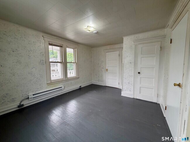 Photo - 237 E Main St