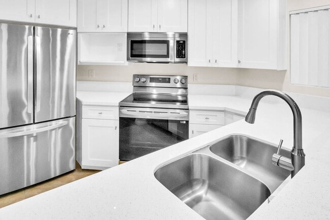 Photo - Beautiful one bedroom/one bath in the Verano community at UTC! Close to so much! Unit 2009
