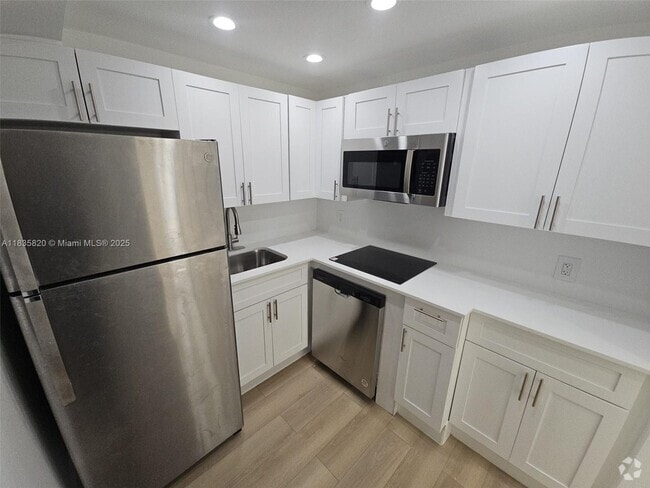 Building Photo - 8101 Crespi Blvd Unit 203 Rental
