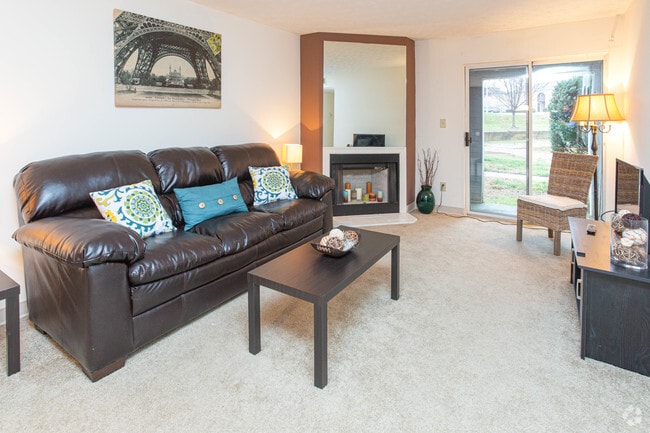 2BR, 1BA - 950 SF - Living Room