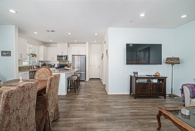 512 Heron Ln