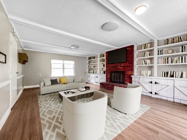 Photo - 1117 Dauphine Ln