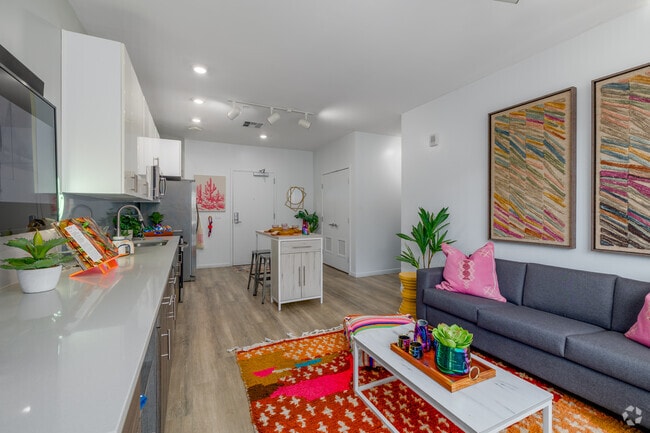 3BR, 2BA - 1,016SF - Living Room