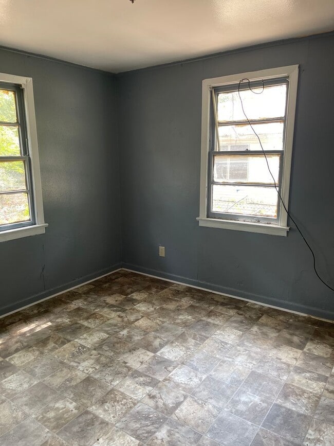 Photo - 331 W 77th St
