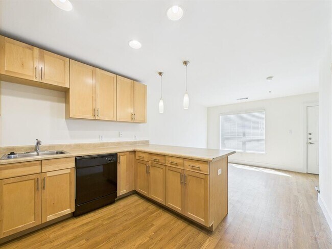 Photo - 711 W 32nd St Unit 119