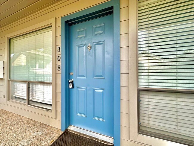 Photo - 908 Poplar St Unit 308