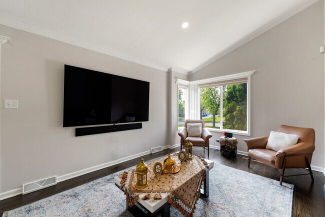 Photo - 660 56th Pl