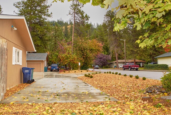 Building Photo - 1325 E Syringa Dr Unit A - Craftsman