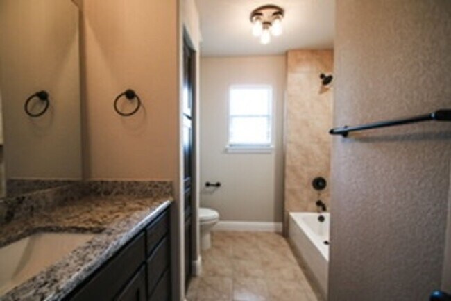 Photo - 805-807 Jameson Unidad 805