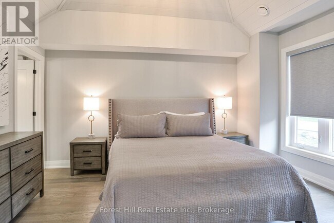 Photo - 2054 Peninsula Rd