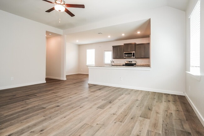 Photo - 1532 Harvester Dr