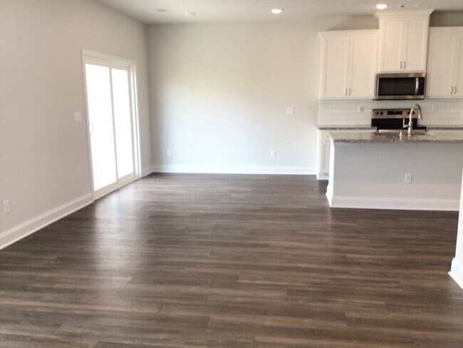 Photo - 605 Hampton Dr