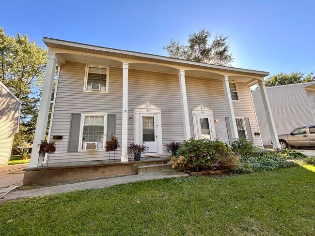 Building Photo - Pennoyer 1634/1636 Unit 1634
