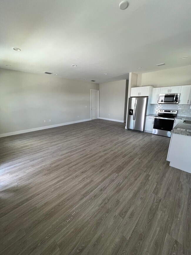 595 Geneva Ave