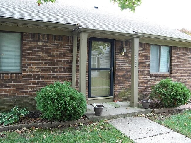 Building Photo - 5926 Deerwood Court Unit Deerwood