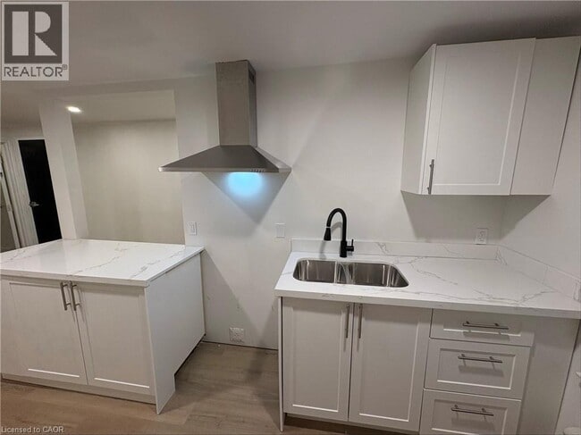 Photo - 803 King St Unité 10