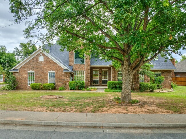 Building Photo - Spacious Home + East Edmond + 4 bedrooms