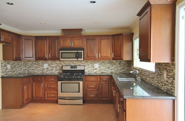Photo - Private HOME 3bed/2 bath + POOL in Woodlan...