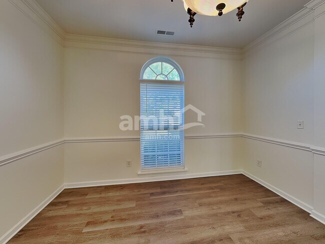 Photo - 6108 The Meadows Ln