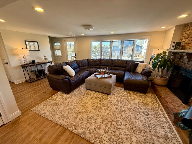 Photo - 256 Alley Ave