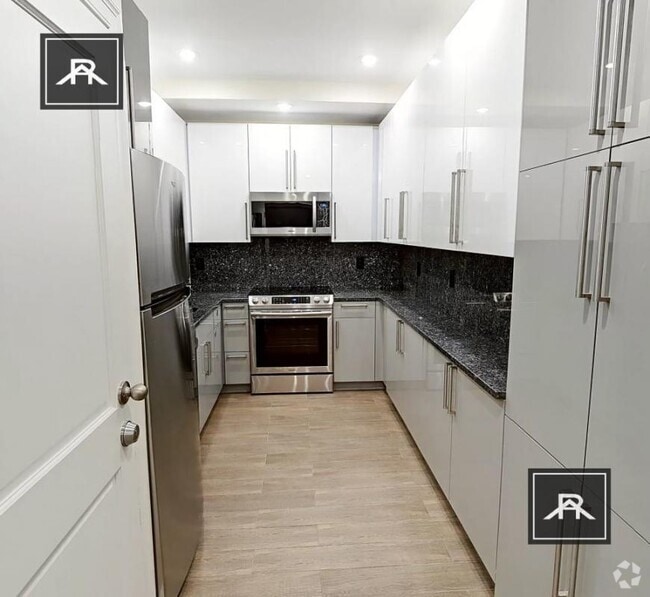 Building Photo - 3 bedroom in Brookline MA 02446 Unit 1 Rental