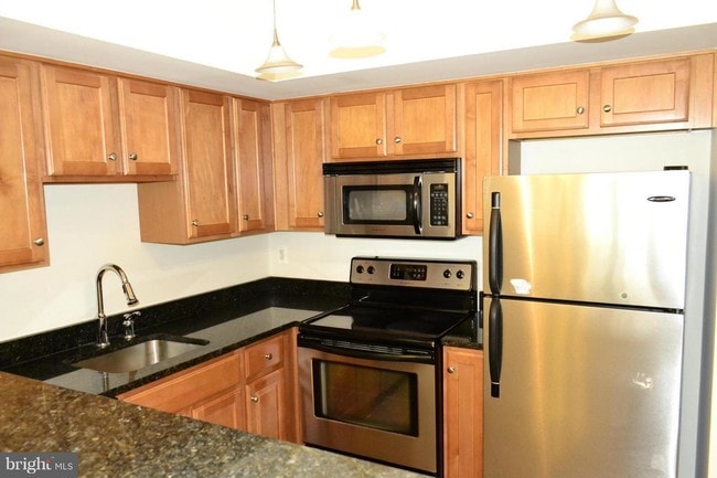 Building Photo - 1001 N Randolph St Unit 811