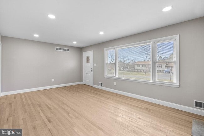 Building Photo - 3887 Shadywood Dr