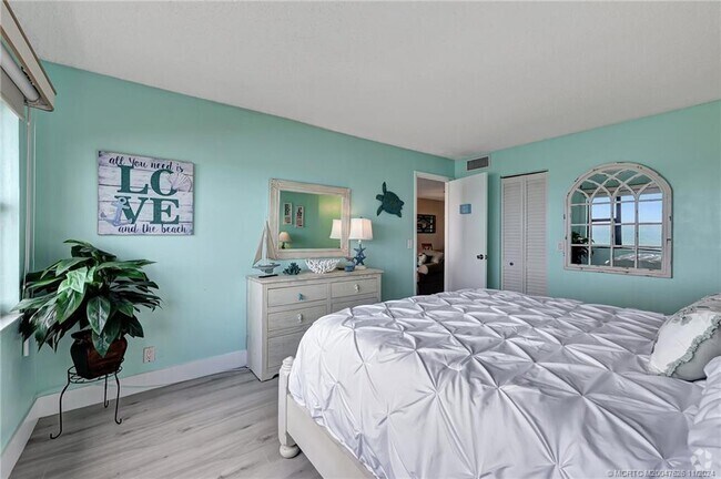 Building Photo - 7380 S Ocean Dr Unit 420 Rental