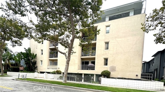 Building Photo - 423 Rexford Dr Unit 303