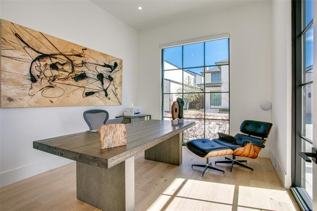 Photo - 9721 Kerrisdale Ln