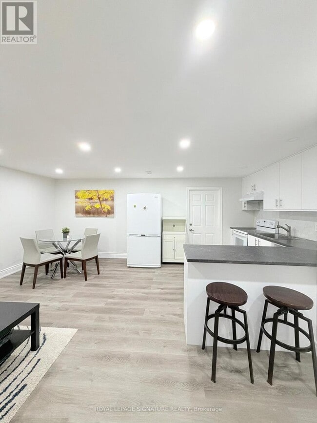 Photo - 3477 Riverspray Crescent