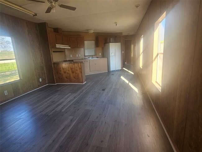 Building Photo - 1423 S Prosperity St