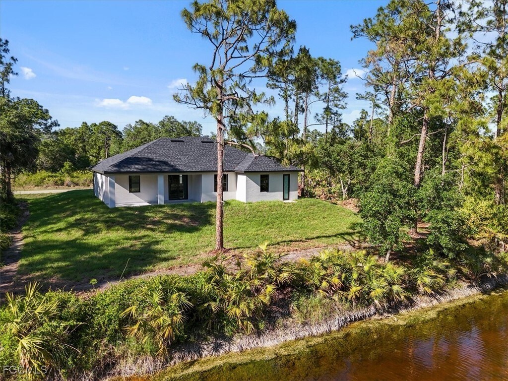 Photo - 820 Ashland St E