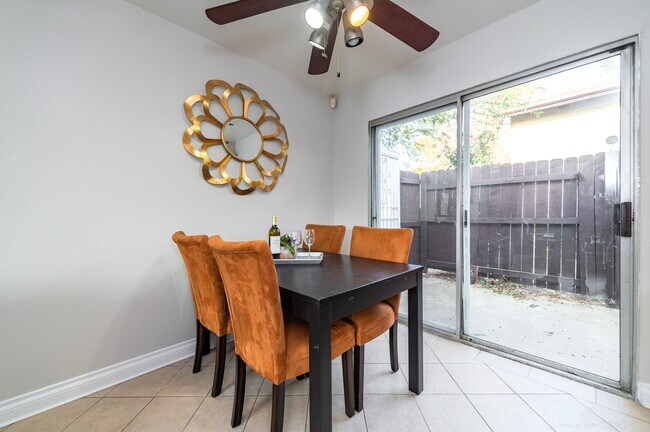 Photo - 2400 S Ridgewood Dr Unidad #2