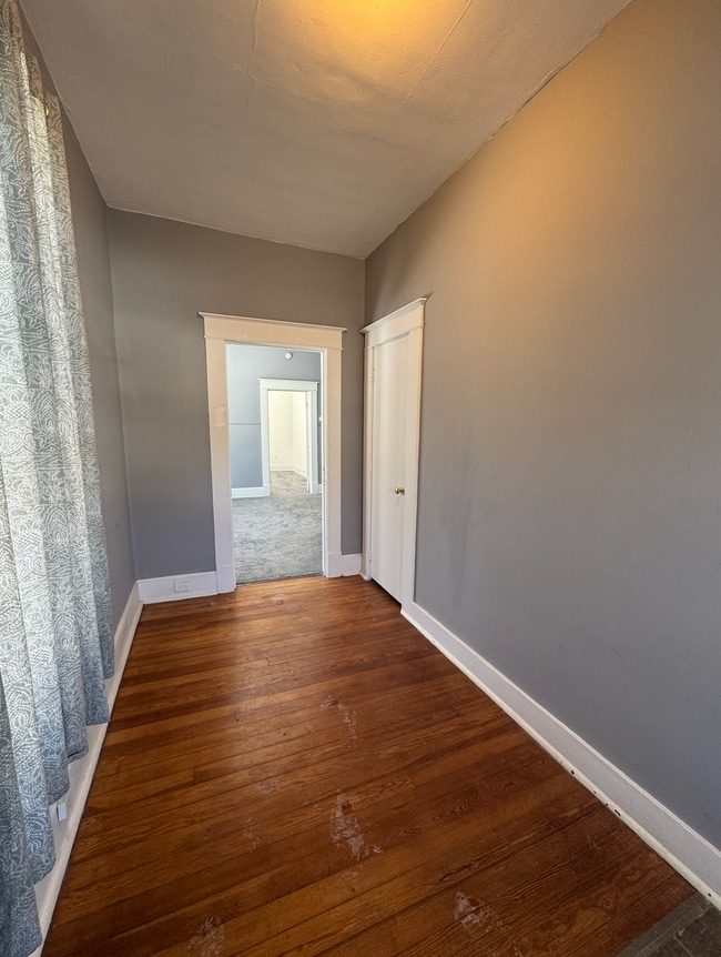 Entryway - 2806 Felix St