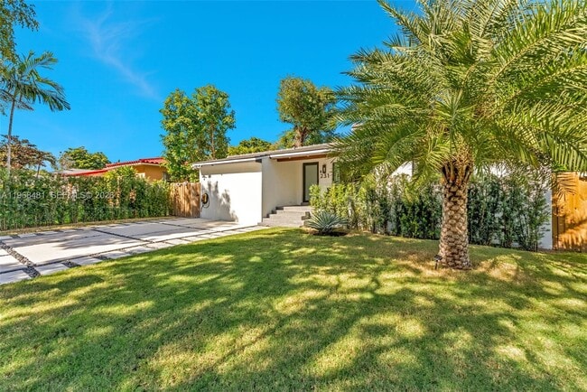 Photo - 231 NE 45th St