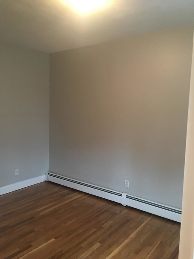 Photo - 291 Silver St Unit #3