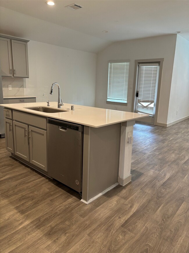 Photo - 1715 Plantation Pl