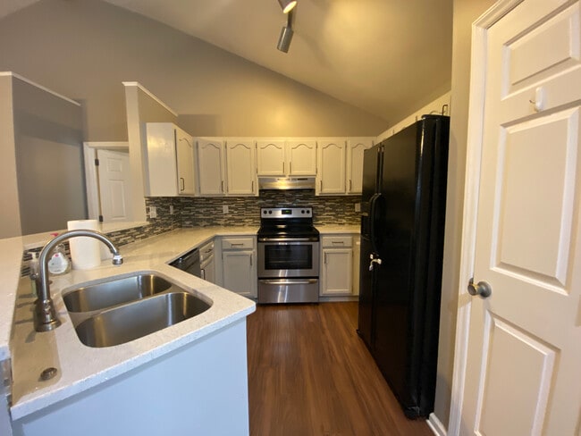 Room in Single Family Home on Hathshire Dr